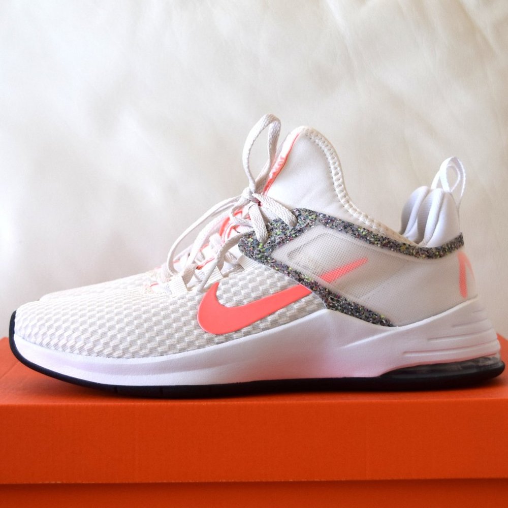 Nike Women's Air Max Bella TR2 Sneakers Size 9.5